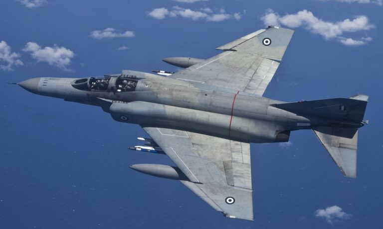 Ελληνοτουρκικά: Το μαχητικό αεροσκάφος F-4E Phantom συμπλήρωσε πλέον 50 χρόνια στην υπηρεσία της Πολεμικής Αεροπορίας