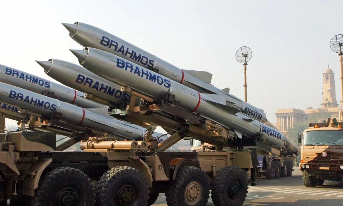 Γιατί η Ινδονησία πήρε πυραύλους BrahMos;